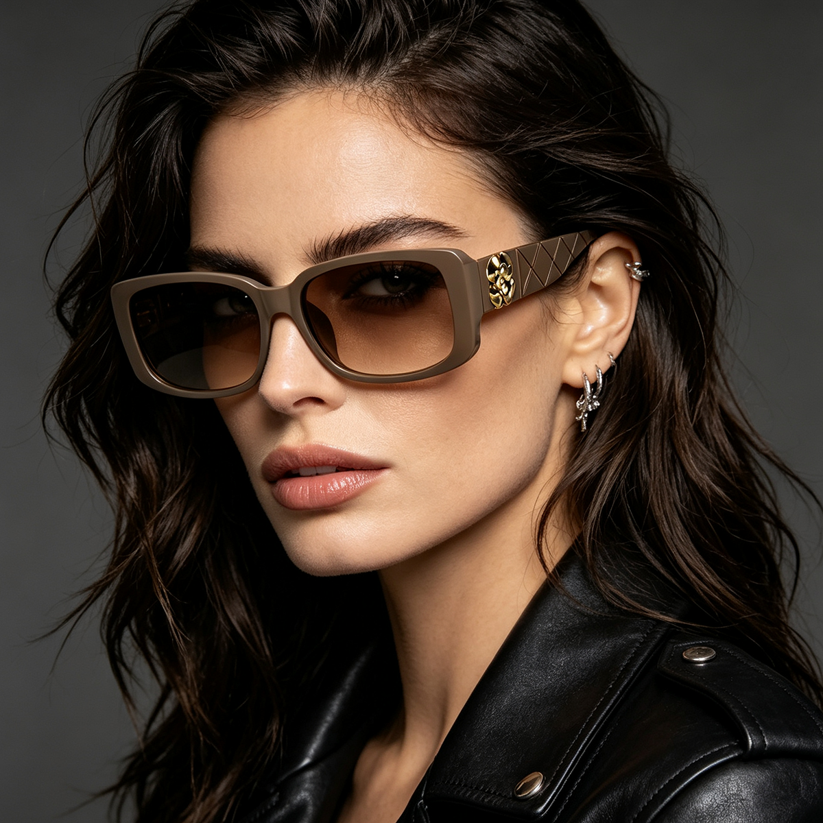 New Fashionable and Trendy Square Sunglasses for Women's Personalized Travel Sunshade Glasses for Simple Wearing and Matching