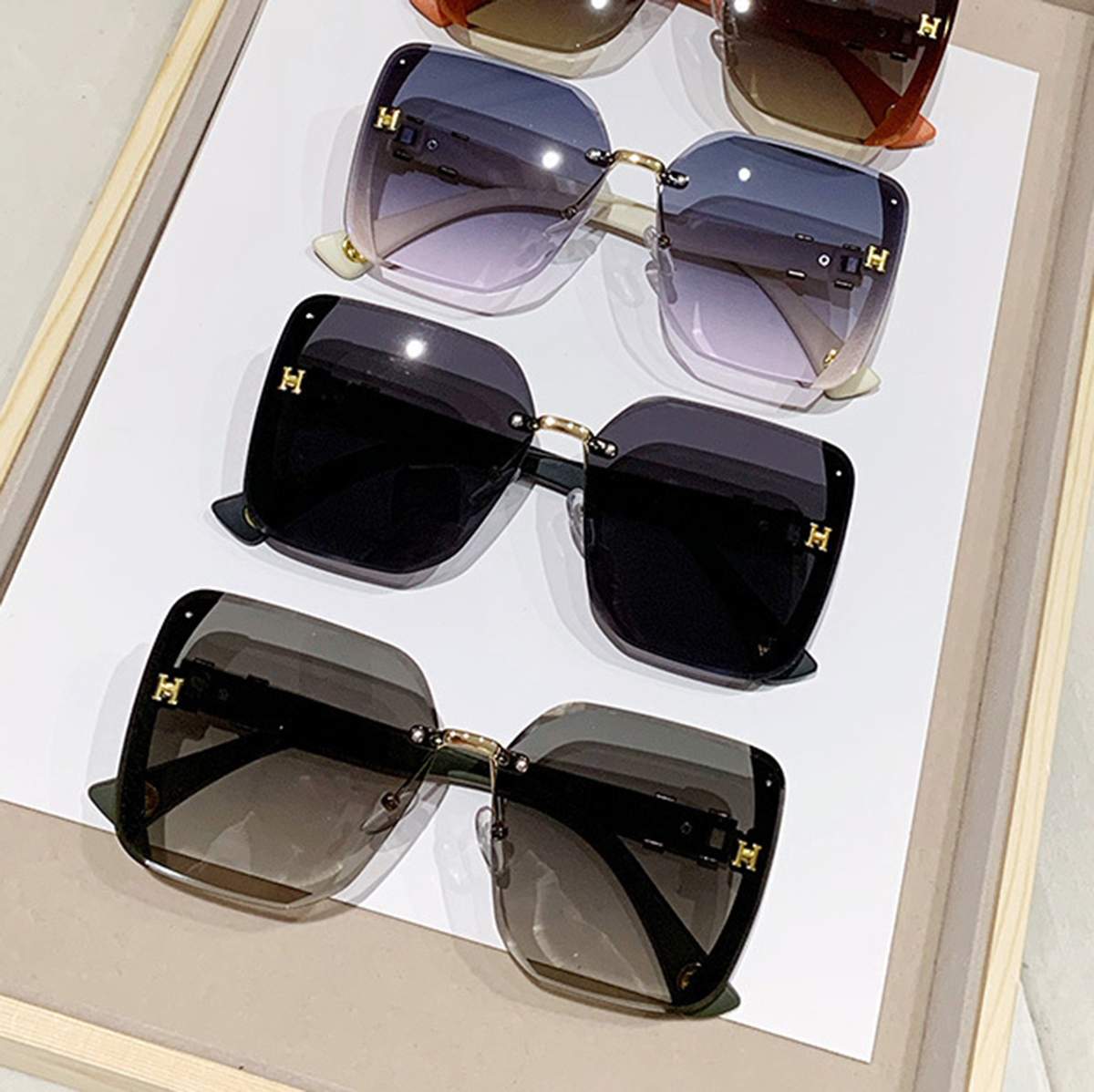 Fashionable Glitter Sunglasses with Starry Sky and Large Frame for Women, High-end Casual and Versatile Trendy Glasses