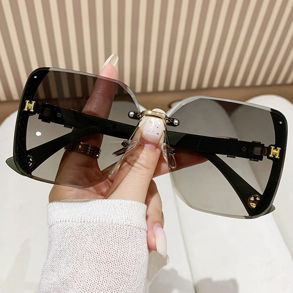 Fashionable Glitter Sunglasses with Starry Sky and Large Frame for Women, High-end Casual and Versatile Trendy Glasses