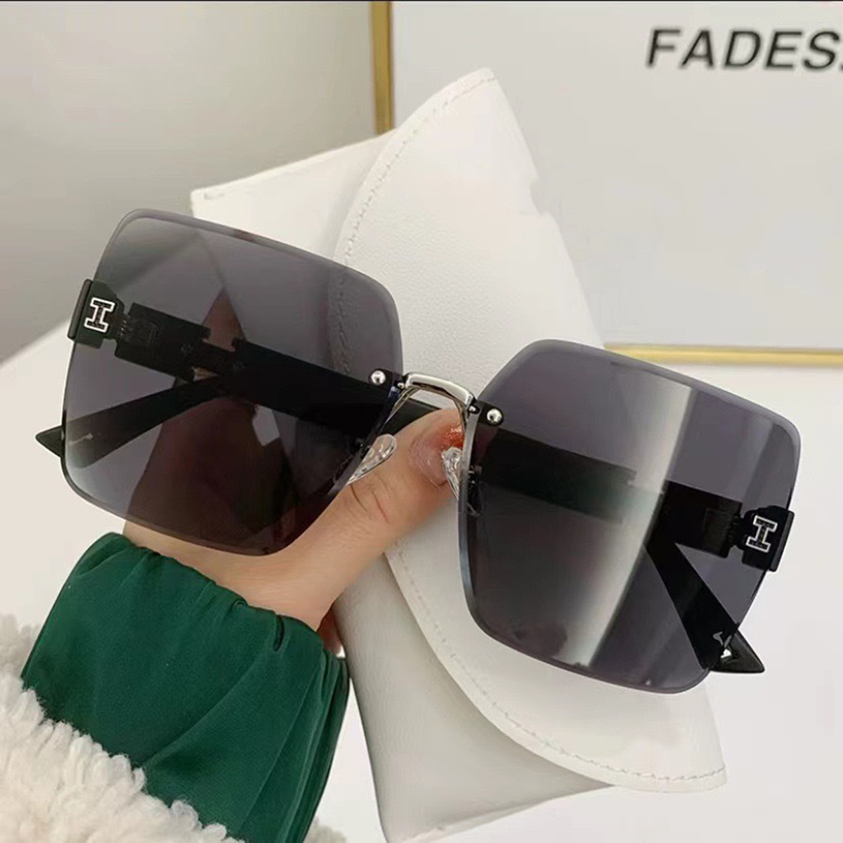 New Box Sunglasses, Large Frame, Slim and Fashionable Men's and Women's Sunglasses, Suitable for Street Photography and Tourism