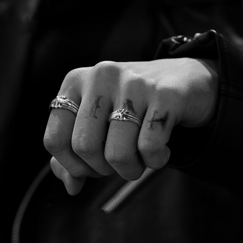 Trendy and personalized retro ring for men  new light luxury and high-end ring  punk style versatile Thai silver tail ring