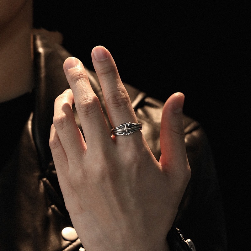 Trendy and personalized retro ring for men  new light luxury and high-end ring  punk style versatile Thai silver tail ring