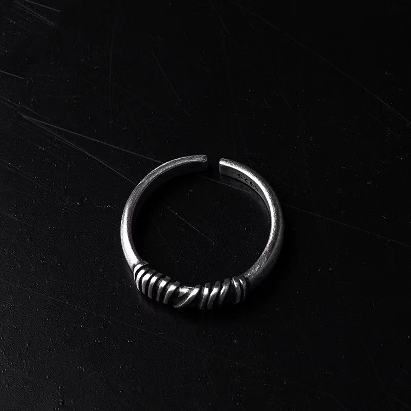Men's new fashion s925 Thai silver retro winding cold silk made old opening adjustable ring ring ring thorn knot buckle