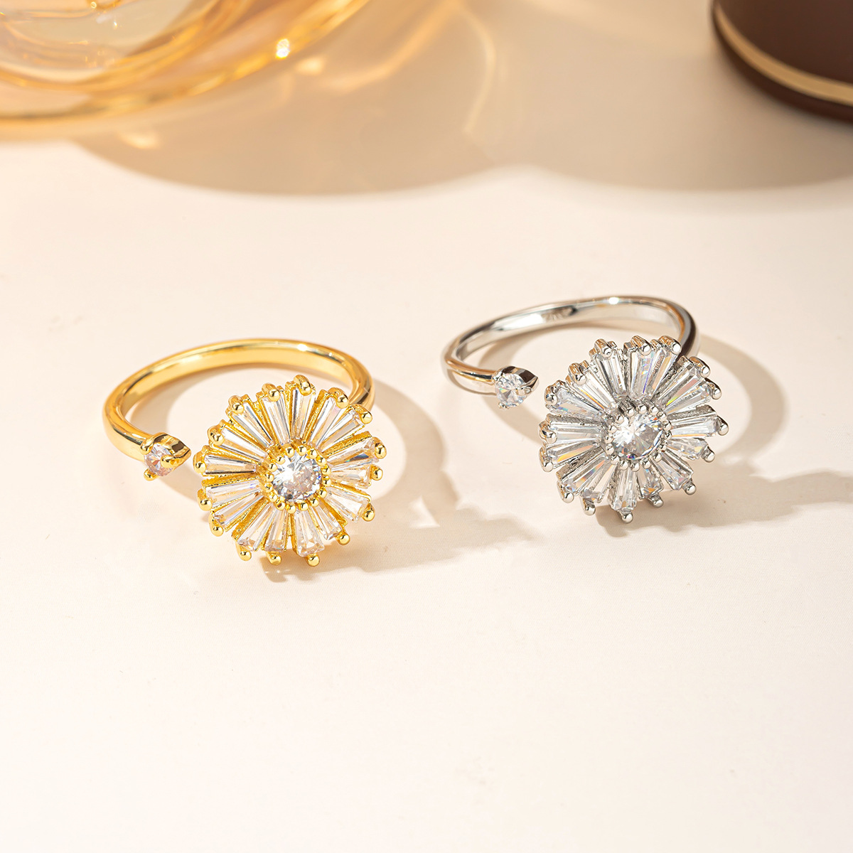 A niche  fresh  minimalist design with versatile chrysanthemums  micro inlaid zircon  adjustable opening  and rotating ring