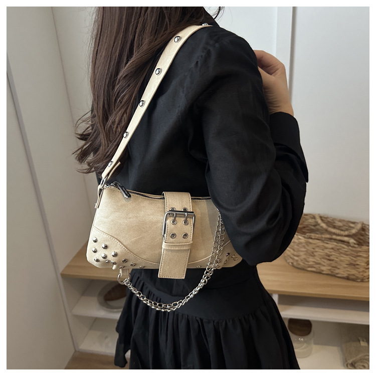 Women Fashion Shoulder Bag Gothic Ladies Bag Cool Style Trendy Rock Girls Handbag Y2K Rivet Chain for Travel Vacation Daily