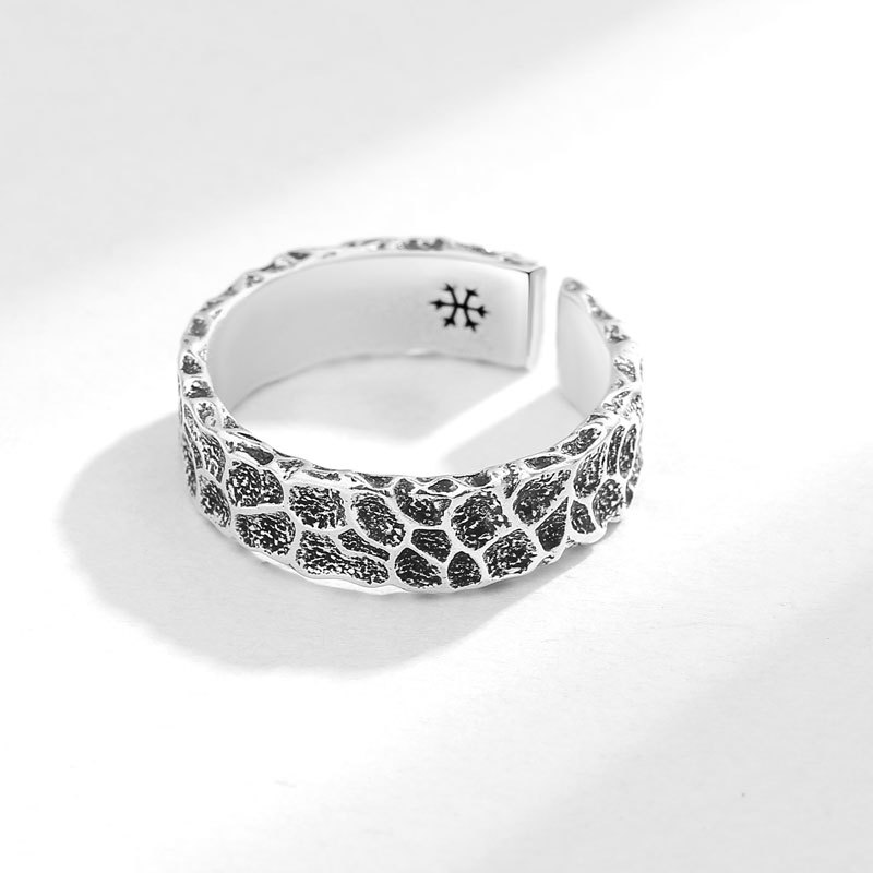 New Retro Men's Fashionable Open End Ring Versatile  Personalized  Cracked  Minimally Used  Hammer Pattern Ring Handpiece