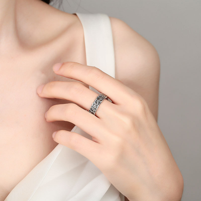 New Retro Men's Fashionable Open End Ring Versatile  Personalized  Cracked  Minimally Used  Hammer Pattern Ring Handpiece